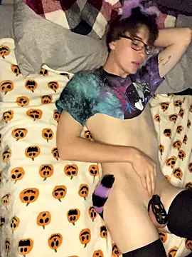 Snapshot of YourFavTwinkie chatting on 09/29/25, 05:12 YourFavTwinkie online show from 09/29/25, 05:12