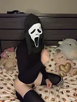 Snapshot of YourFavTwinkie chatting on 10/15/25, 05:29 YourFavTwinkie online show from 10/15/25, 05:29