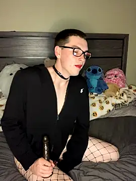 Snapshot of YourFavTwinkie chatting on 11/05/25, 07:41 YourFavTwinkie online show from 11/05/25, 07:41