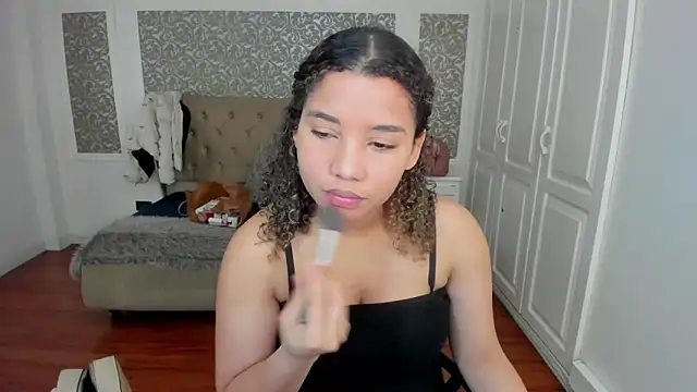 Mayaa ross online show from 10/07/25, 01:47