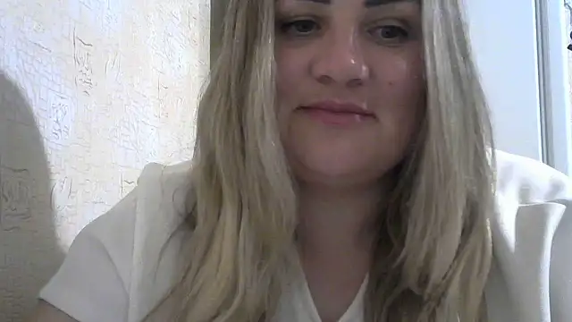 Snapshot of Honeydew-Waves chatting on 07/06/26, 06:32 Honeydew-Waves online show from 07/06/26, 06:32