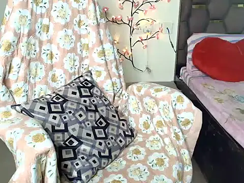 CUTE princess 143 online show from 05/13/26, 12:57