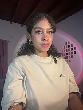 Snapshot of Arteatenea__ chatting on 12/15/24, 03:34 Arteatenea   online show from 12/15/24, 03:34