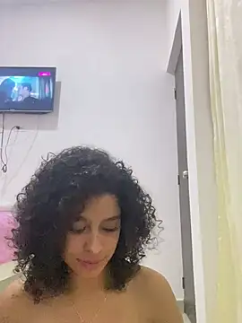 Snapshot of Arteatenea__ chatting on 12/30/24, 05:26 Arteatenea   online show from 12/30/24, 05:26