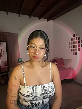 Snapshot of Arteatenea__ chatting on 01/15/25, 05:19 Arteatenea   online show from 01/15/25, 05:19