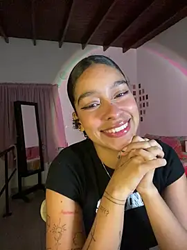 Snapshot of Arteatenea__ chatting on 02/14/25, 06:45 Arteatenea   online show from 02/14/25, 06:45