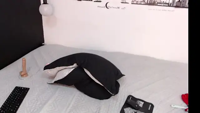 Snapshot of brendamaz chatting on 01/23/25, 02:39 brendamaz online show from 01/23/25, 02:39