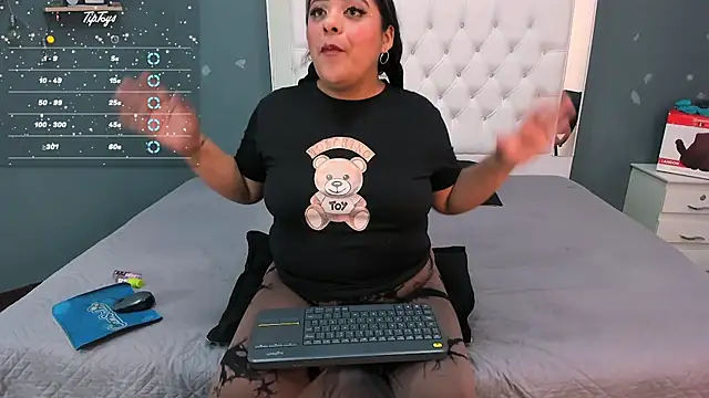 Snapshot of brendamaz chatting on 11/13/25, 11:20 brendamaz online show from 11/13/25, 11:20