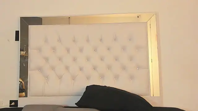 Snapshot of brendamaz chatting on 12/18/25, 11:38 brendamaz online show from 12/18/25, 11:38