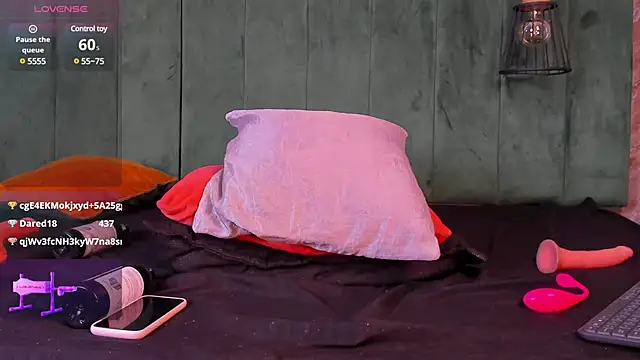 Snapshot of vallenope_11 chatting on 02/14/25, 02:02 vallenope 11 online show from 02/14/25, 02:02