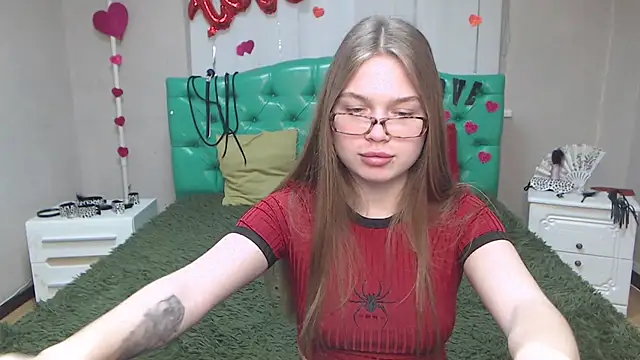 LaraPika online show from 03/18/25, 12:14