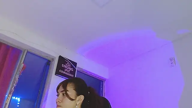 Snapshot of giuliana_andrade chatting on 04/21/26, 01:42 giuliana andrade online show from 04/21/26, 01:42