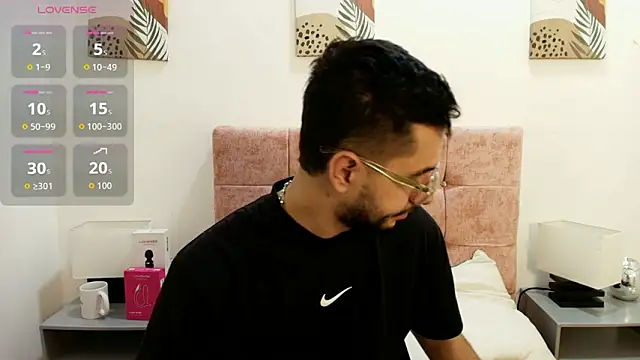 Snapshot of Amadeo_Wild chatting on 03/08/26, 03:38 Amadeo Wild online show from 03/08/26, 03:38