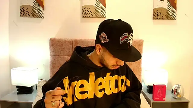 Snapshot of Amadeo_Wild chatting on 03/16/26, 12:09 Amadeo Wild online show from 03/16/26, 12:09