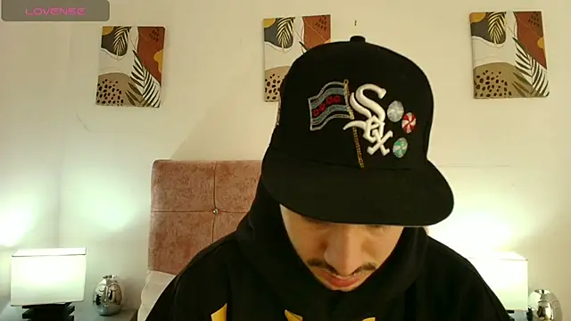 Snapshot of Amadeo_Wild chatting on 03/25/26, 02:12 Amadeo Wild online show from 03/25/26, 02:12