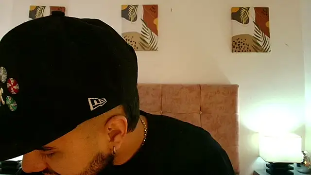 Snapshot of Amadeo_Wild chatting on 03/27/26, 01:44 Amadeo Wild online show from 03/27/26, 01:44