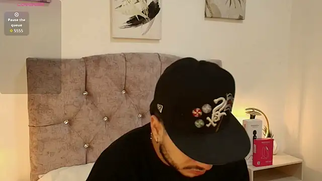 Snapshot of Amadeo_Wild chatting on 04/17/26, 04:04 Amadeo Wild online show from 04/17/26, 04:04