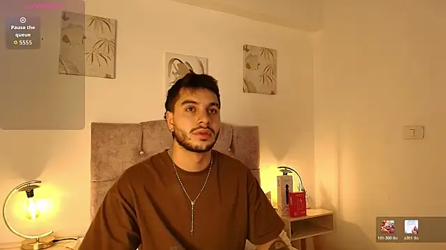 Snapshot of Amadeo_Wild chatting on 04/19/26, 04:01 Amadeo Wild online show from 04/19/26, 04:01