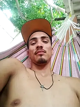 jeremy scott online show from 09/24/25, 07:50