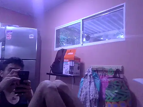 jeremy scott online show from 09/28/25, 03:50