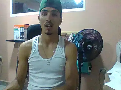 jeremy scott online show from 10/29/25, 01:52