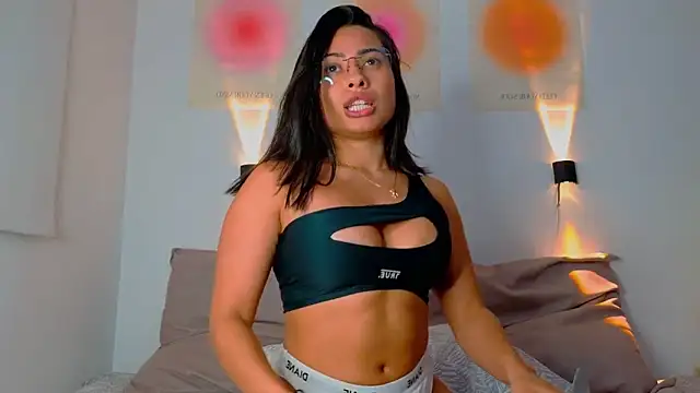 AlessaPears online show from 02/04/25, 10:32