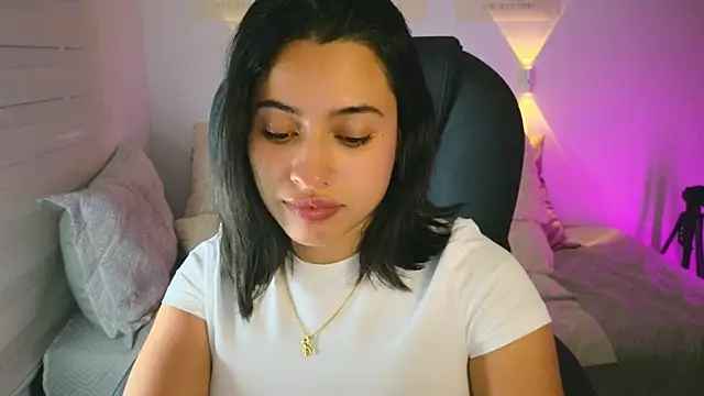 AlessaPears online show from 09/28/25, 10:37