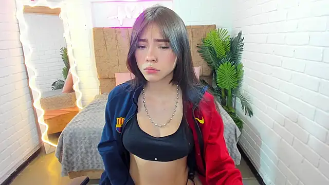 Roxanne tay online show from 02/09/25, 07:19