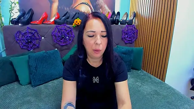 LauraSin online show from 10/24/25, 03:25