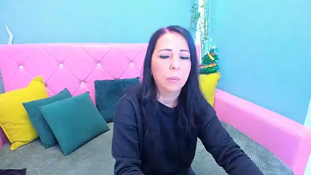 LauraSin online show from 12/15/25, 04:17