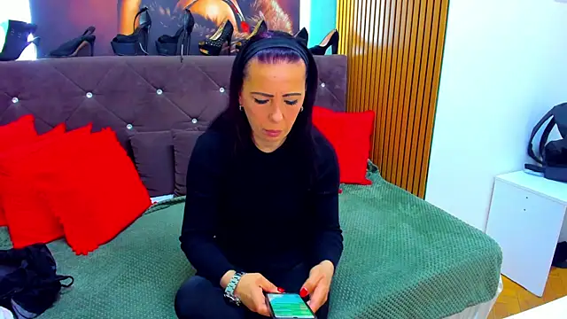Snapshot of LauraSin chatting on 05/01/26, 03:33 LauraSin online show from 05/01/26, 03:33