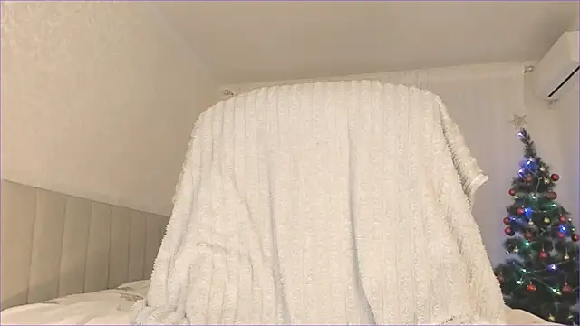 Snapshot of cherry_misaki chatting on 12/16/24, 02:27 cherry misaki online show from 12/16/24, 02:27