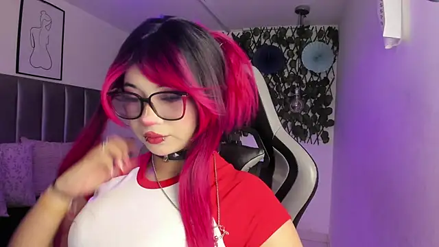 Snapshot of Kitty_Gang chatting on 06/16/26, 01:30 Kitty Gang online show from 06/16/26, 01:30