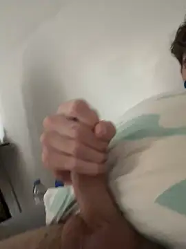 Snapshot of lxrxdxn chatting on 03/04/26, 12:22 lxrxdxn online show from 03/04/26, 12:22