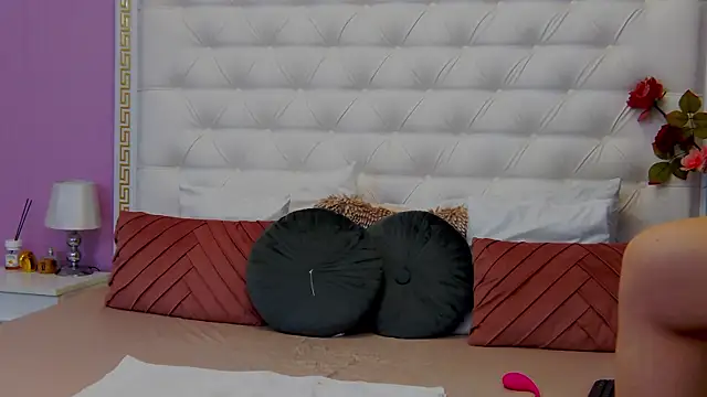 Lenna Paul online show from 02/13/25, 07:56