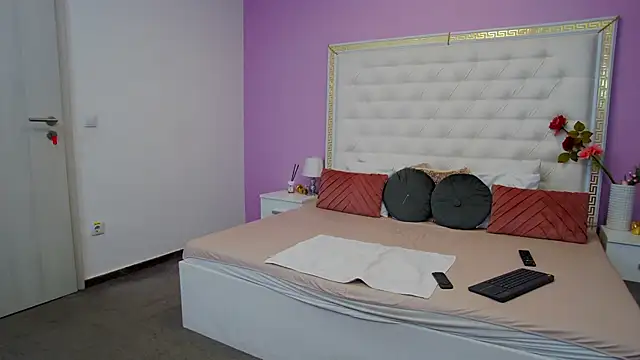 Lenna Paul online show from 02/17/25, 05:36