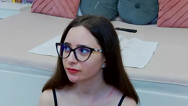 Lenna Paul online show from 03/12/25, 07:46