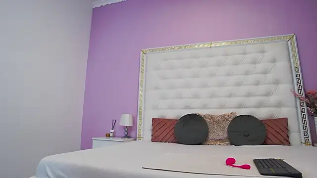 Lenna Paul online show from 11/12/25, 04:57