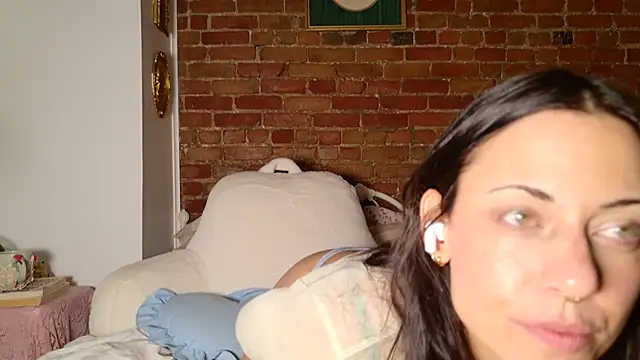 MaeDaybaby online show from 10/27/25, 12:15