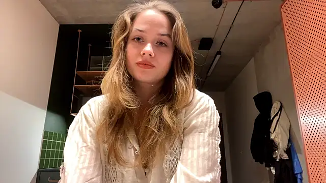 Snapshot of Celeste_Glow chatting on 12/09/24, 11:24 Celeste Glow online show from 12/09/24, 11:24