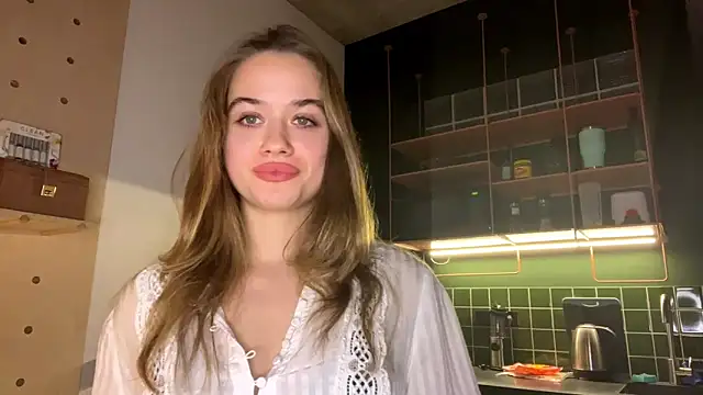 Snapshot of Celeste_Glow chatting on 12/12/24, 11:47 Celeste Glow online show from 12/12/24, 11:47