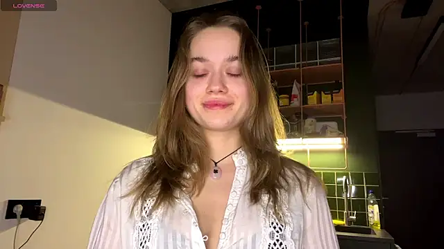 Snapshot of Celeste_Glow chatting on 02/12/25, 03:05 Celeste Glow online show from 02/12/25, 03:05