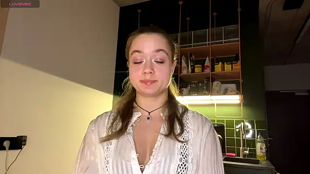 Snapshot of Celeste_Glow chatting on 02/21/25, 08:16 Celeste Glow online show from 02/21/25, 08:16