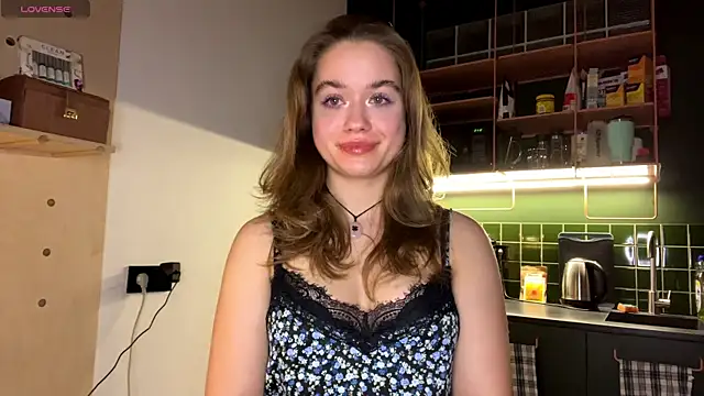 Snapshot of Celeste_Glow chatting on 03/03/25, 08:11 Celeste Glow online show from 03/03/25, 08:11