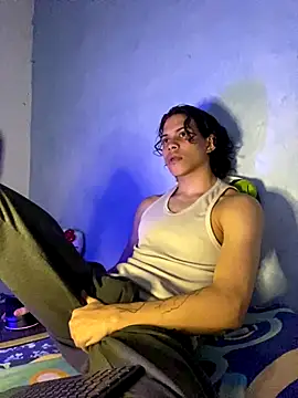 Snapshot of lax777_ chatting on 10/13/25, 05:07 lax777 online show from 10/13/25, 05:07