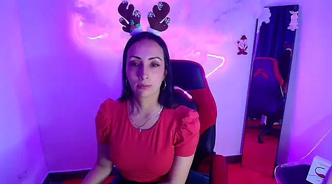 Snapshot of yaralyminjo2 chatting on 12/17/24, 02:00 yaralyminjo2 online show from 12/17/24, 02:00