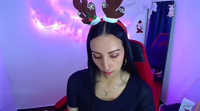 Snapshot of yaralyminjo2 chatting on 12/21/24, 02:04 yaralyminjo2 online show from 12/21/24, 02:04