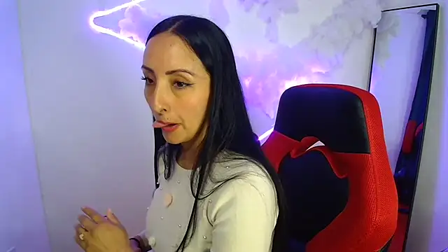 Snapshot of yaralyminjo2 chatting on 01/22/25, 05:38 yaralyminjo2 online show from 01/22/25, 05:38