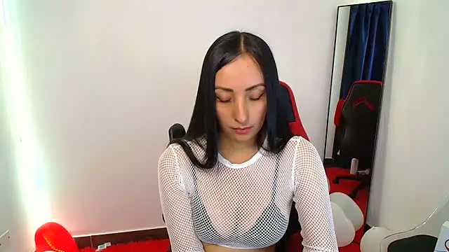 Snapshot of yaralyminjo2 chatting on 02/25/25, 01:28 yaralyminjo2 online show from 02/25/25, 01:28