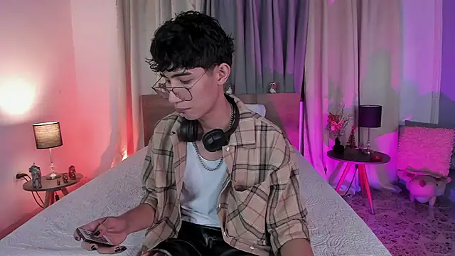 Snapshot of novaybrian chatting on 12/13/24, 04:54 novaybrian online show from 12/13/24, 04:54